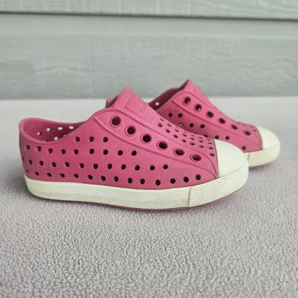 Native Jefferson Pink White Girl SZ C6 Slip-On Water Shoes